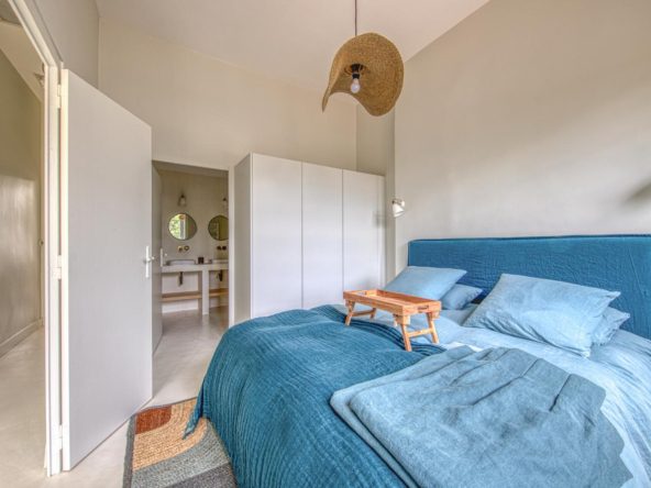 Ferret villa et dépendance à vendre chambre